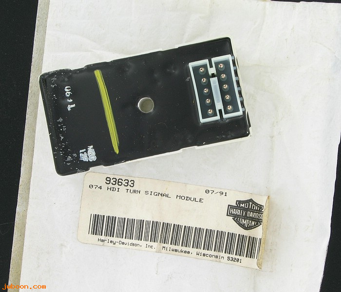   93633 (93633 / 68569-91): Safety Recall code 074 - turn signal control module, white - NOS