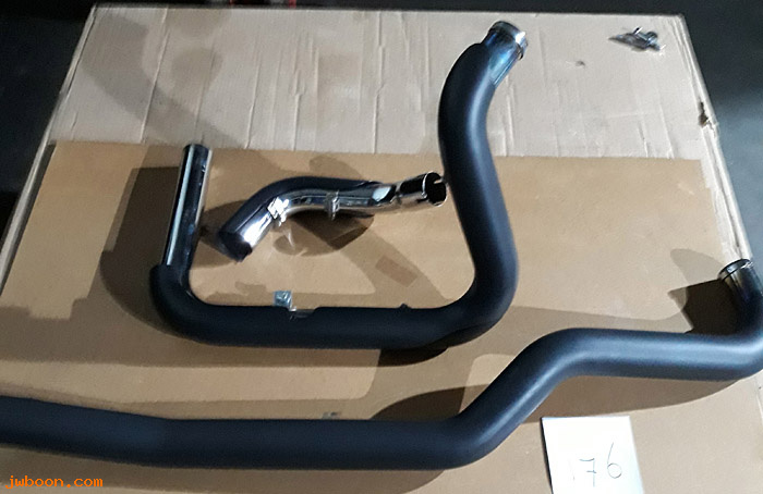 D ZE176 (): Exhaust pipes with black heat shields