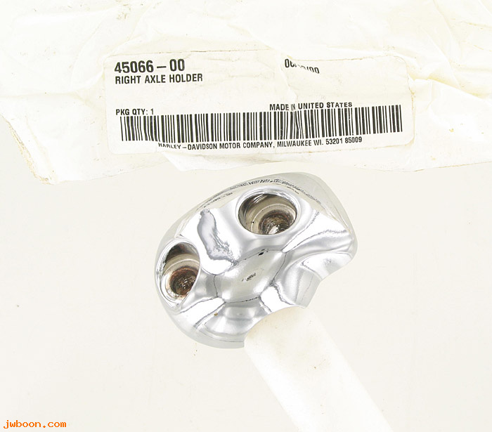   45066-00 (45066-00): Right axle holder - NOS - FXSTD, Softail Deuce '00-'06