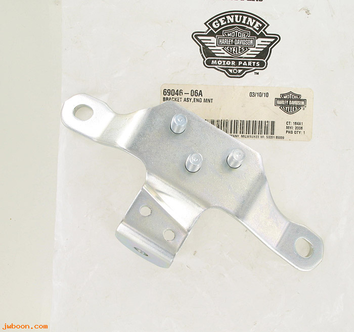   69046-06A (69046-06A): Bracket - engine mount - NOS - Softail '06-'17