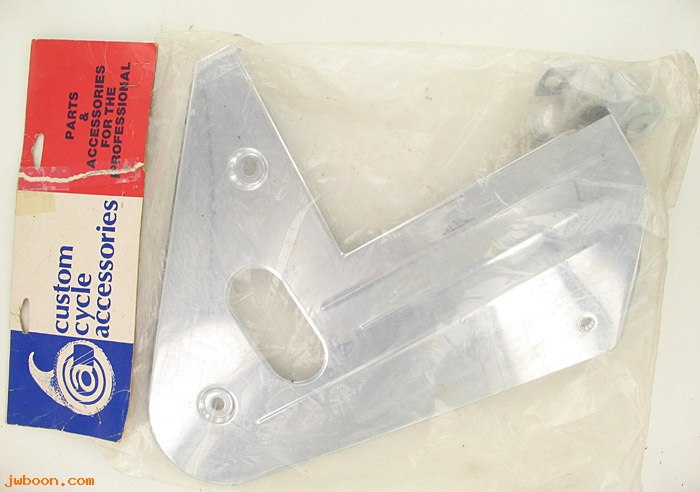 D 3882 (): Right side cover, in stock